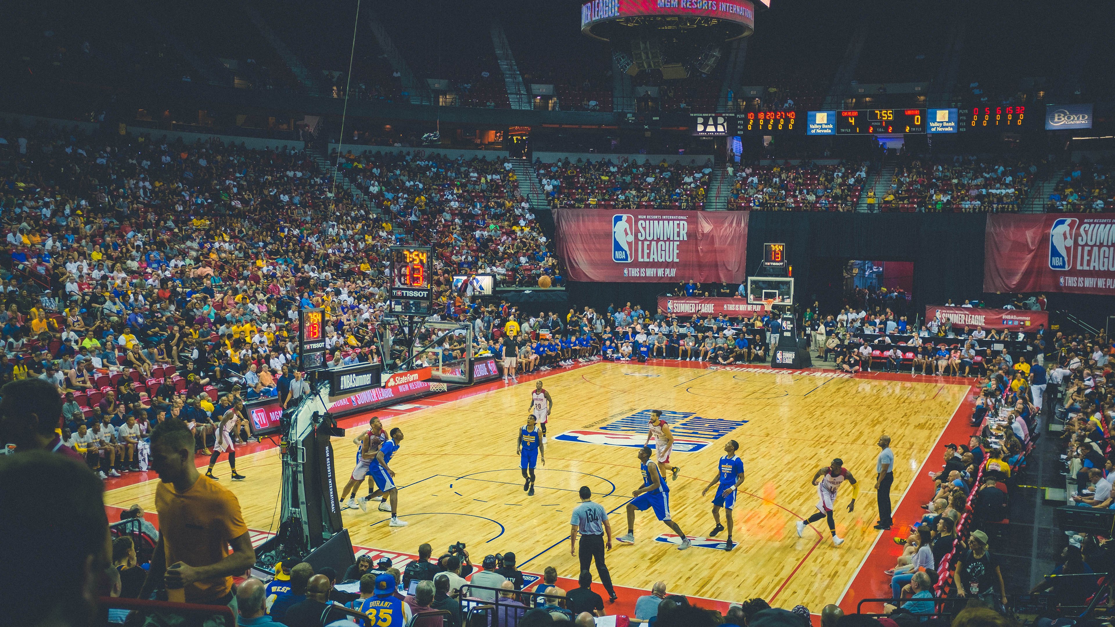 埃里克·滕哈格或将重返英超!狼队盯上前曼联主帅,能否扭转颓势?